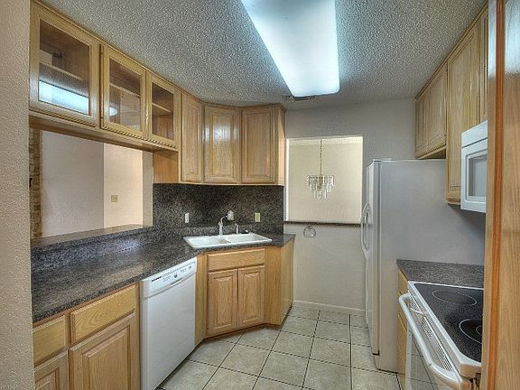 4th image of 502 Mountain Dr