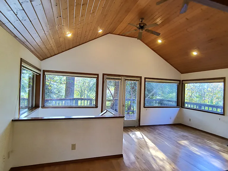 982 S West Camano Dr — Photo 2