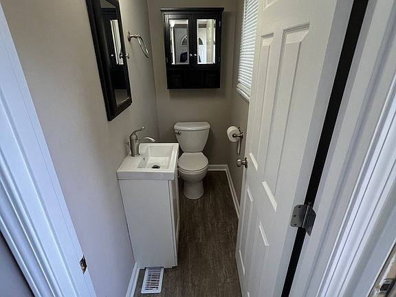 2nd image of 460 Mallview Ln