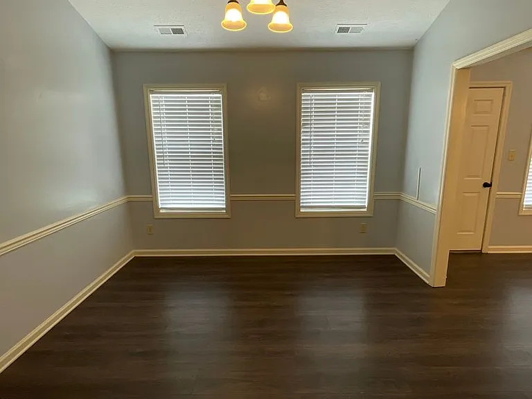 1016 Locust Ct — Photo 9