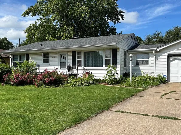 2108 Manor Ln, Peru, IL 61354