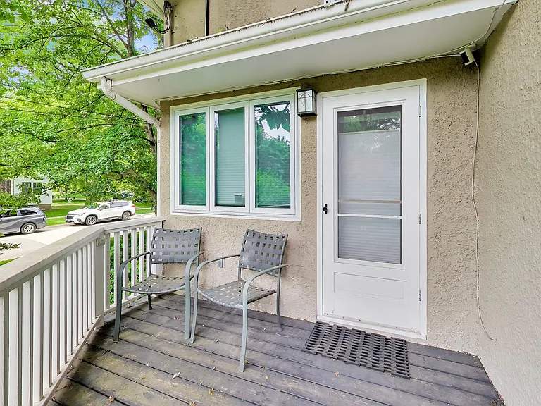 2624 Thayer St — Photo 35
