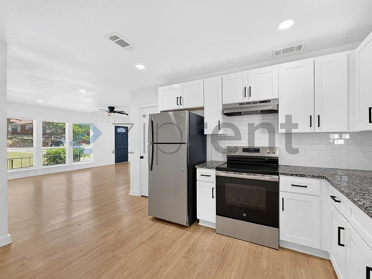 1319 Lynn Haven Ave — Photo 12