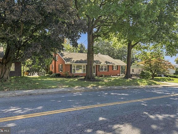 3rd image of 941 Pleasant View Rd