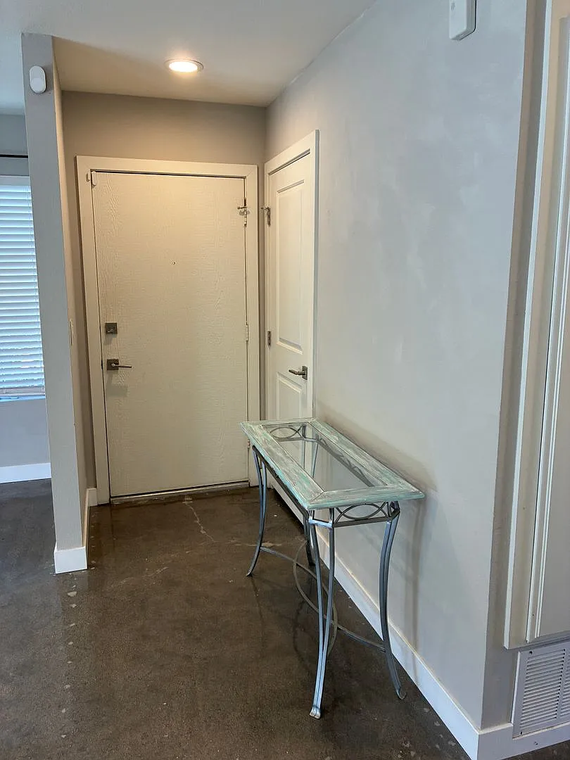 For Lease - Charming 2+1 condo - 2 car garage Ventura, CA — Photo 2