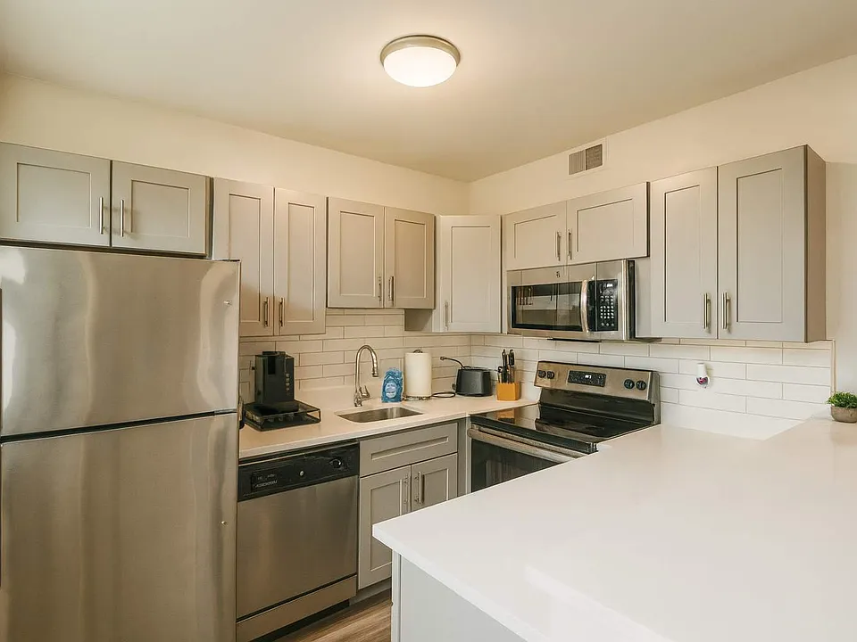 5316 Pershing Ave #205