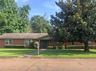 2 Green Acre Dr, Texarkana, AR 71854