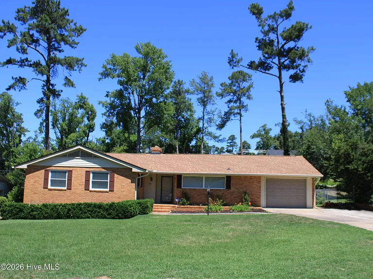 916 Stanton Dr — Photo 1