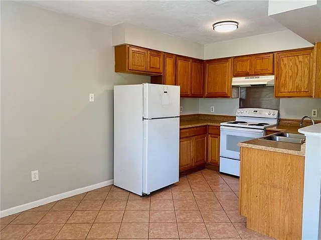 1411 Hooks Dr #B — Photo 4
