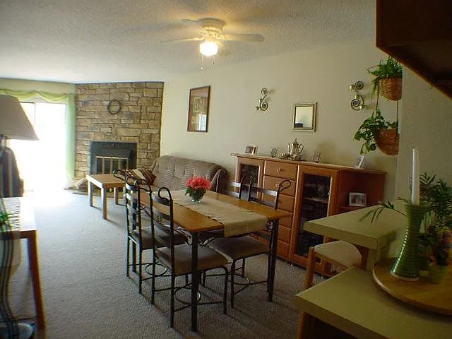 2 bed, 1.5 bath, 1073 sqft, $1,980 — Photo 3