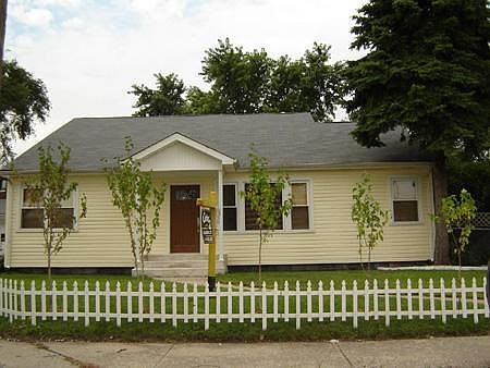 1st image of 4004 S Leland Ave