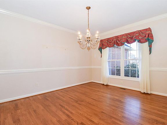 5th image of 5858 Winnbrook Dr