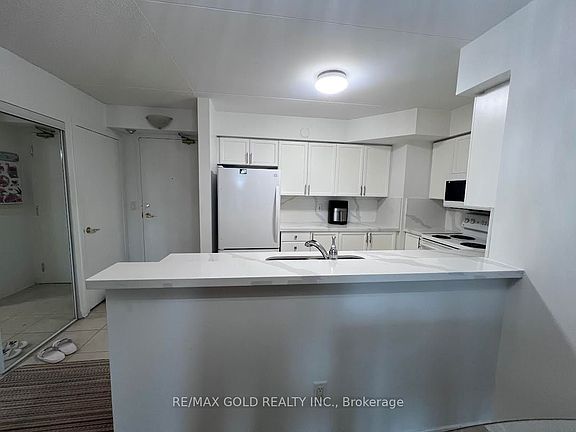 5th image of 25 Via Rosedale Way #213