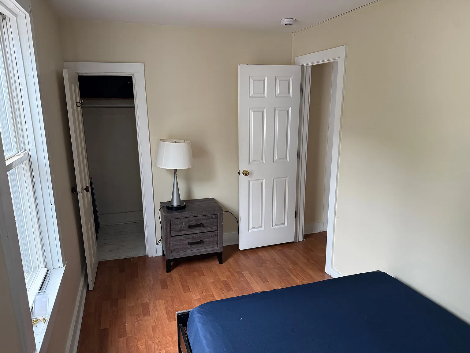 Furnished 3 bed/1 bath, walking distance to church st - in residential area — Photo 3