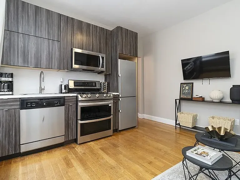444 E 13th St #10 — Photo 7