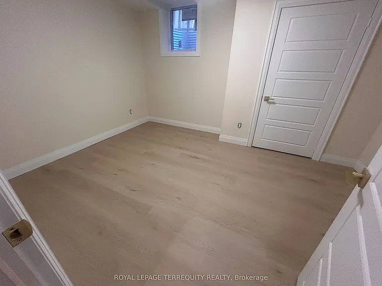 4 Sutton Ct — Photo 3