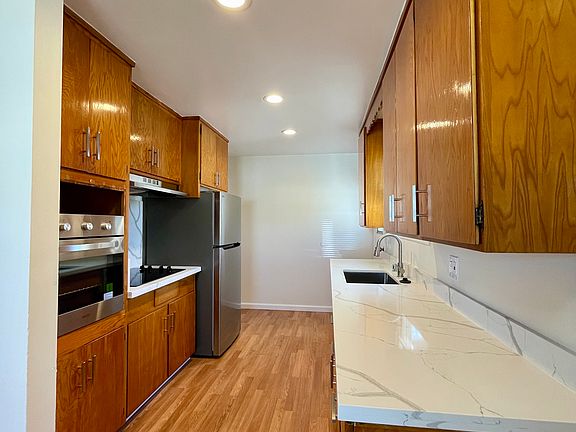 5th image of 2330 Brown Ave