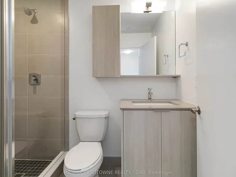 2088 James St #1109 — Photo 20