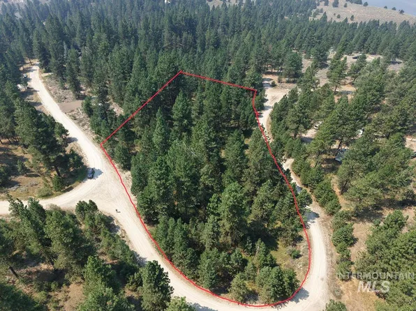 13 Pelican Pl, Cascade, ID 83611