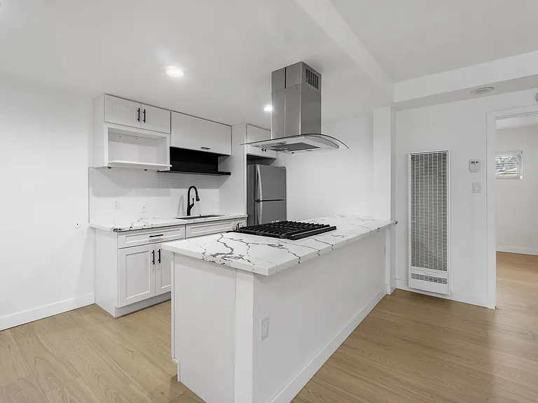 Torrance Gateway Apartments — Photo 9
