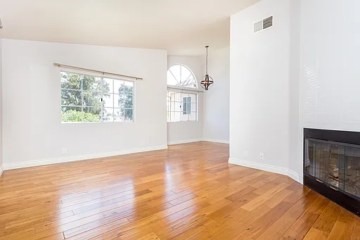 2 bed, 925 sqft, $3,895 — Photo 3
