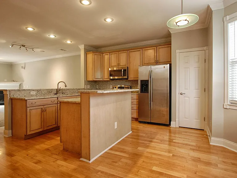 921 Sharkey Ln — Photo 11