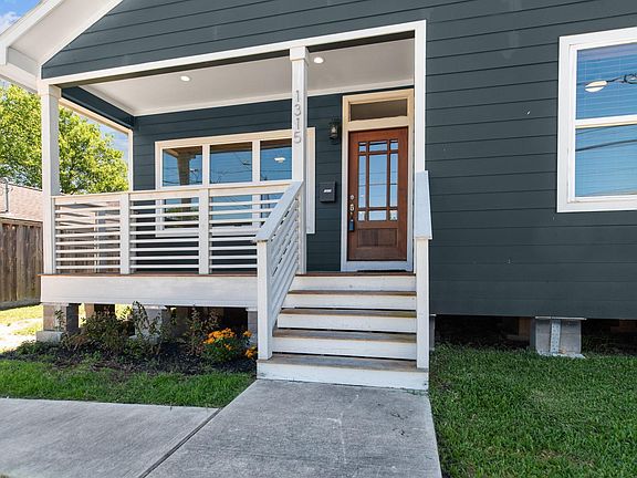 3rd image of 1315 Des Jardines St