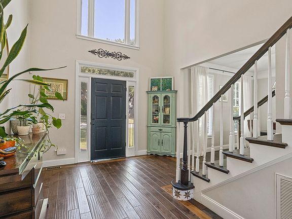 4th image of 110 E Hypericum Ln