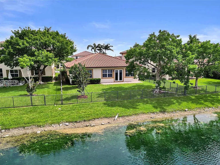 10340 Lake Vista Ct — Photo 101