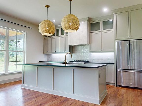 4th image of 15 Akin Oak Dr
