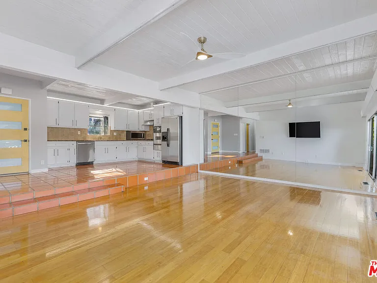 3352 Oak Glen Dr — Photo 2
