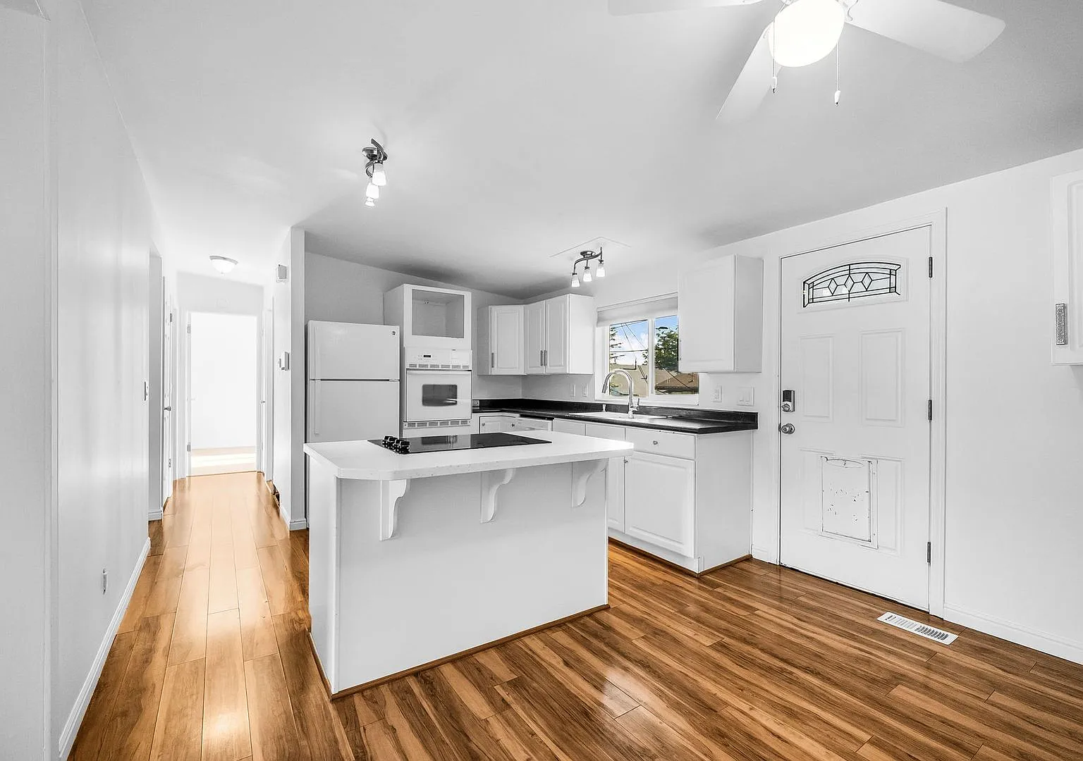 Spacious 4-Bedroom Layton Home with Finished Basement and 2-Car Garage — Photo 3