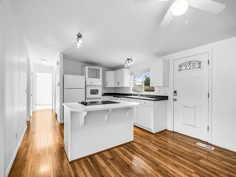749 N Colonial Ave — Photo 3