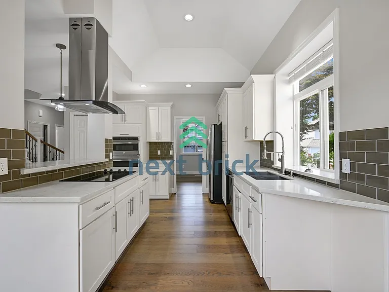 25041 SE 42nd St — Photo 3