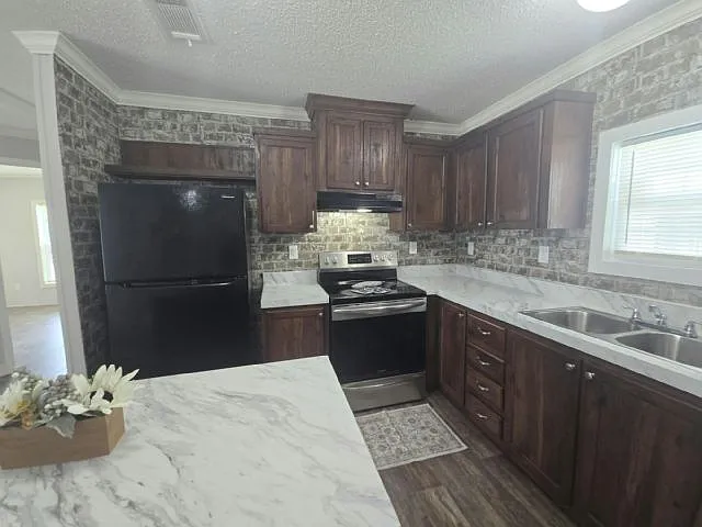 323 Elm Ln #132 — Photo 2