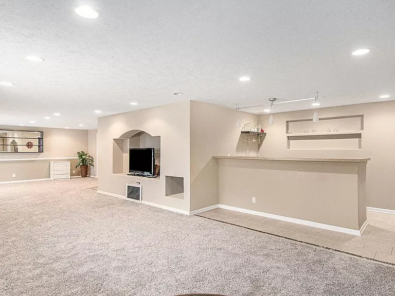 4722 S 194th Ave — Photo 24