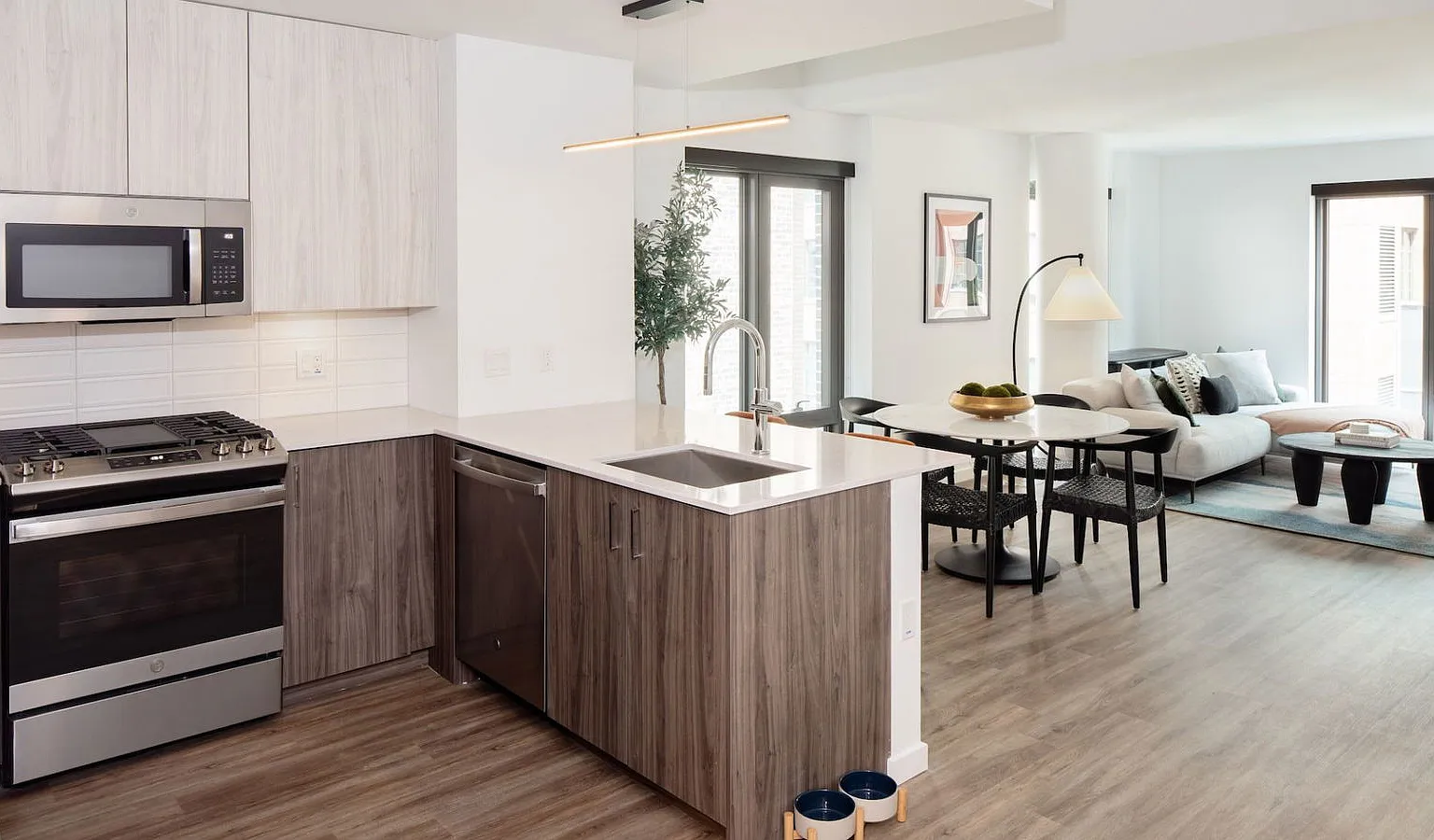 1 bed, 1.0 bath, $3,060 — Photo 1