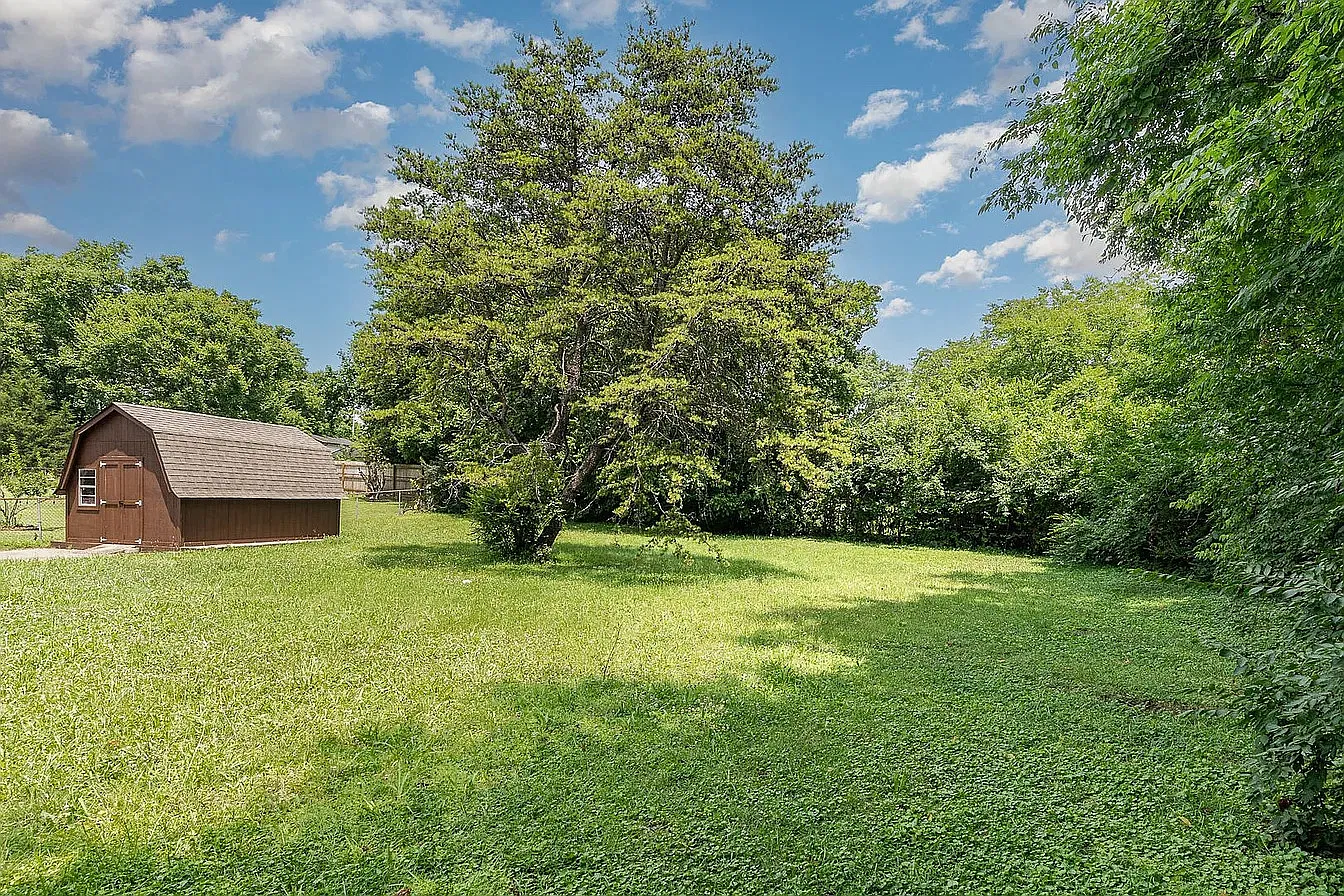 4 bed, 1400 sqft, $2,500 — Photo 4