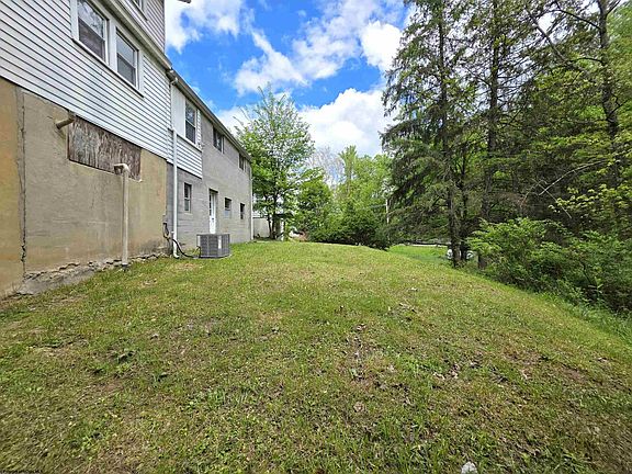 3rd image of 1300 Hillcrest Rd