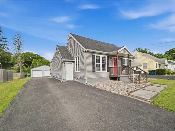 107 Edden Ln, North Syracuse, NY 13212