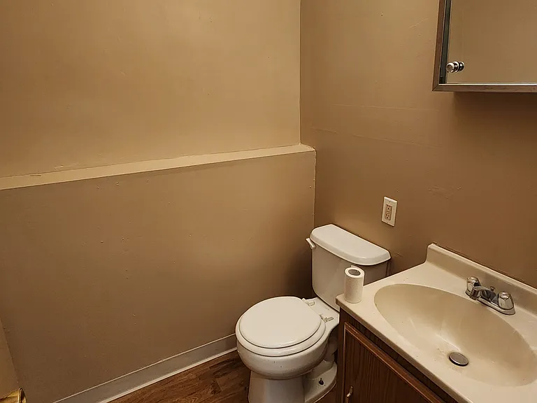 1310 E North St #9 — Photo 8