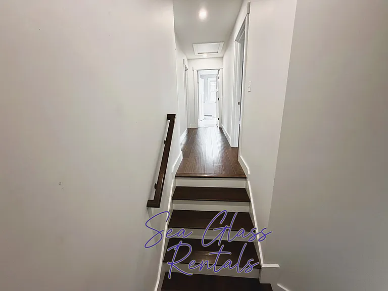 Beacon Dr — Photo 22