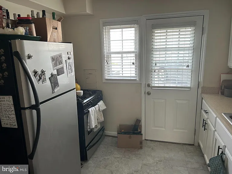 726 N Oakland St — Photo 8