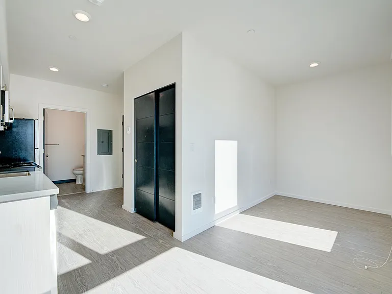 Viola Apartments — Photo 50