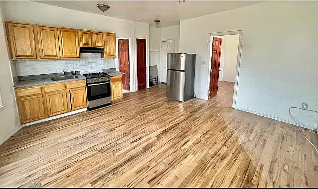 1711 Taylor Ave — Photo 2