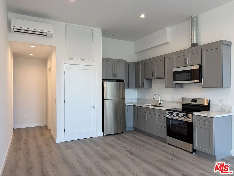Studio, 1.0 bath, 470 sqft, $1,700 — Photo 3