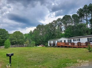 8813 Summerhill Dr, Waxhaw, NC 28173