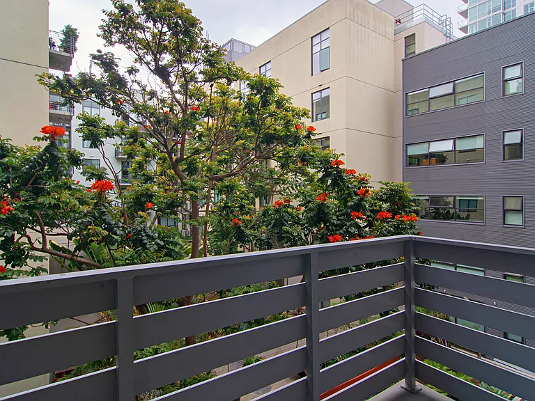 527 10th Ave #410 — Photo 42