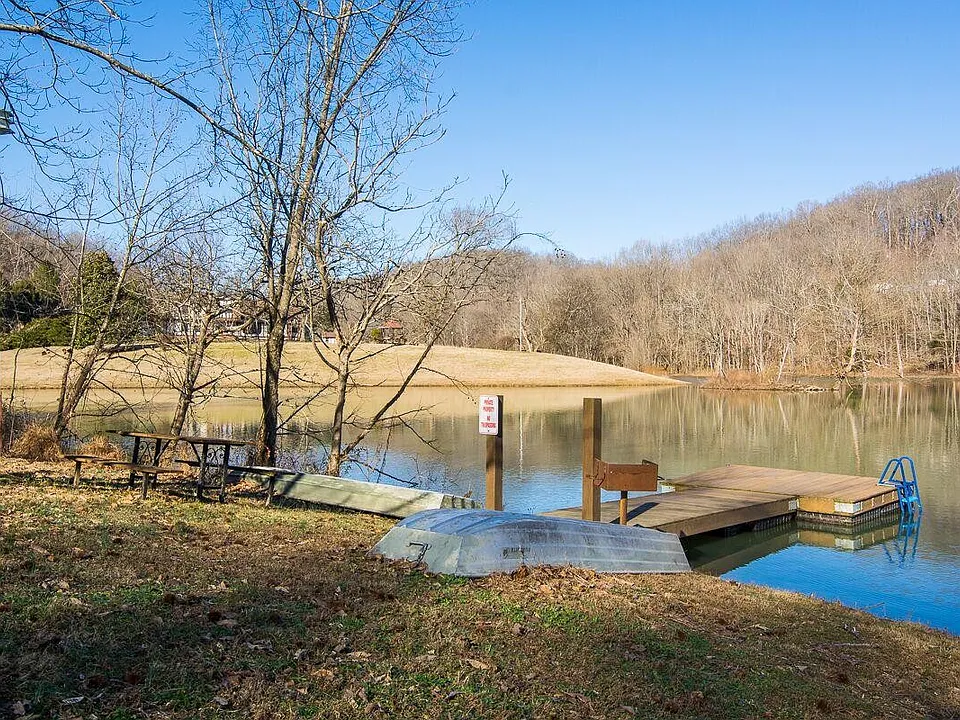 116 Lakeside Dr
