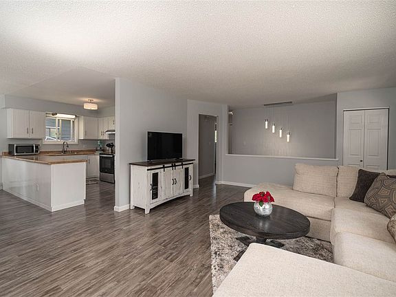 4th image of 667 E Cliff Dr
